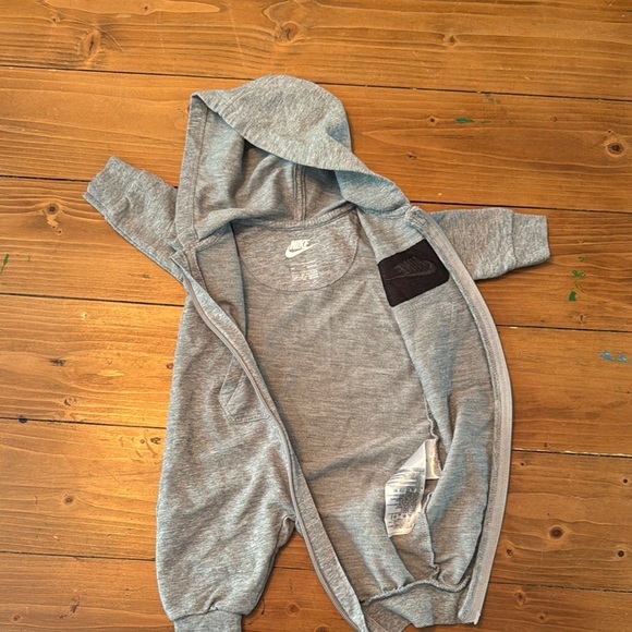 Nike Gray Footies One Piece with Hood and Zipper 3 months - Picture 3 of 4